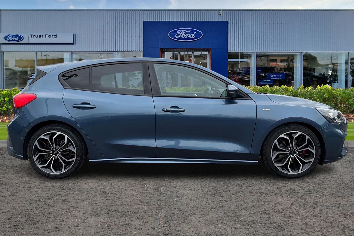 Ford FOCUS Photo 2