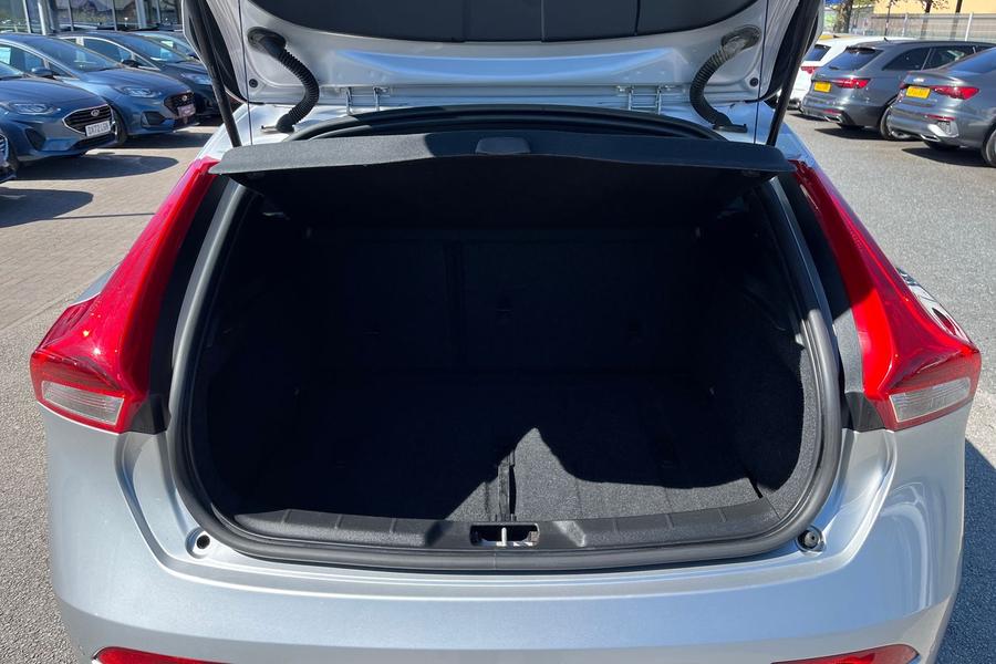 Volvo V40 Photo autoimg-1d071d1eae41b4593aae4026979a72f55c58e12d.jpg