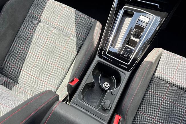VOLKSWAGEN Golf Photo 24