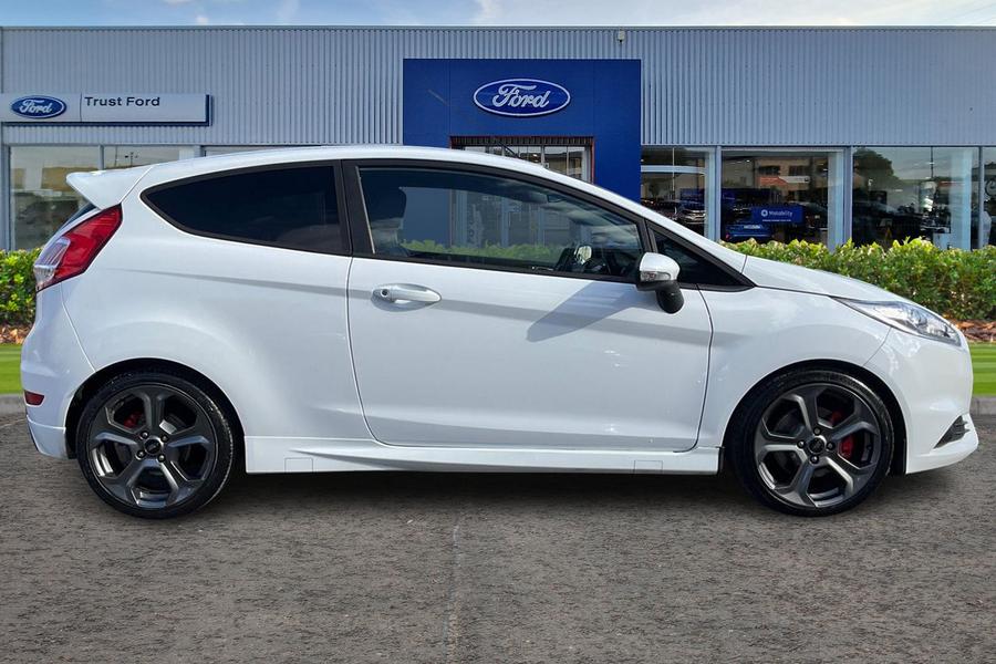 Ford FIESTA Photo autoimg-1d0960bca581dad89724cfe786c7d93d5519c100.jpg