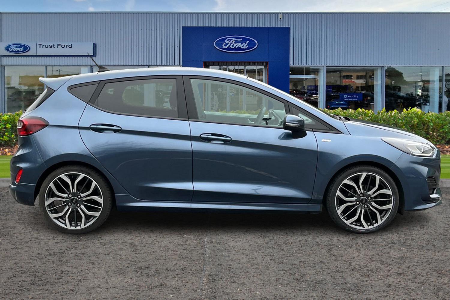 Ford FIESTA Photo 2