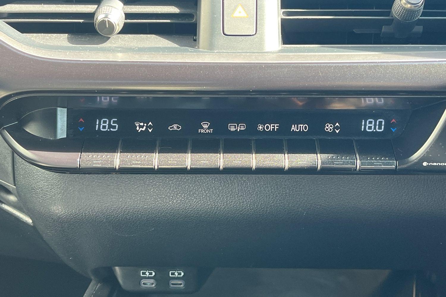Lexus UX Photo 33