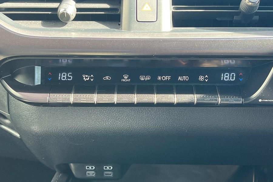 Lexus UX Photo autoimg-1d0e53d2a4f5f71b7152b144f9c00d825c9b8815.jpg