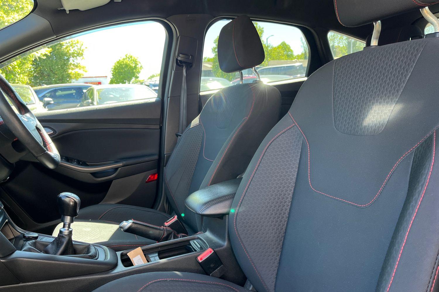 Ford FOCUS Photo 18