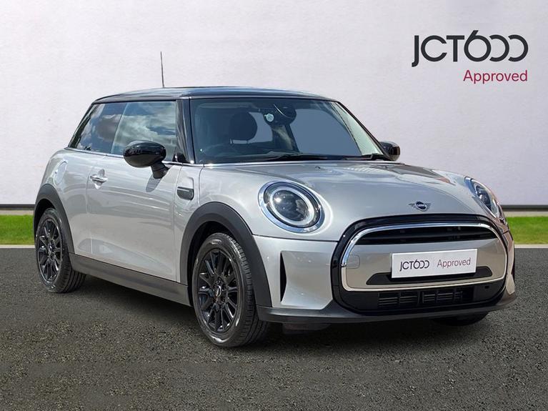 Used 2023 MINI Hatch 1.5 Cooper Classic Hatchback 3dr Petrol Steptronic Euro 6 (s/s) (136 ps) Silver at JCT600