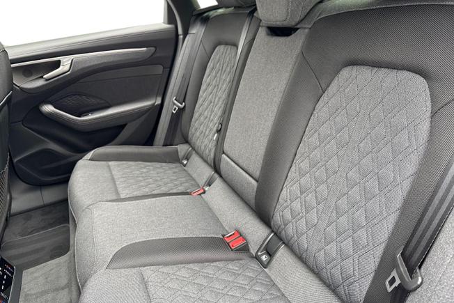 AUDI A6 Saloon Photo 9