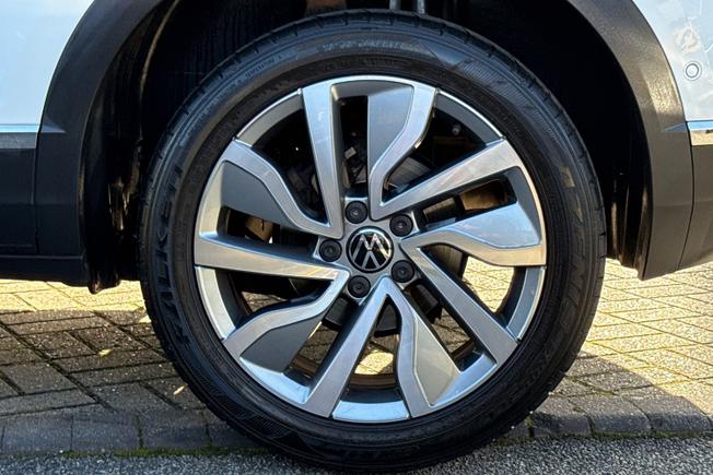 VOLKSWAGEN T-Roc Photo 23