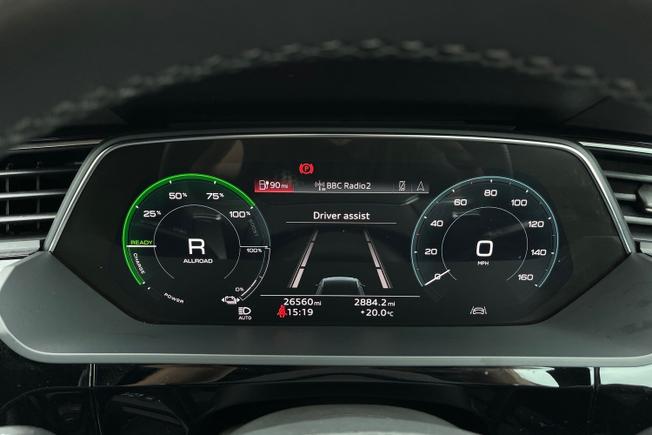 AUDI e-tron Photo 15