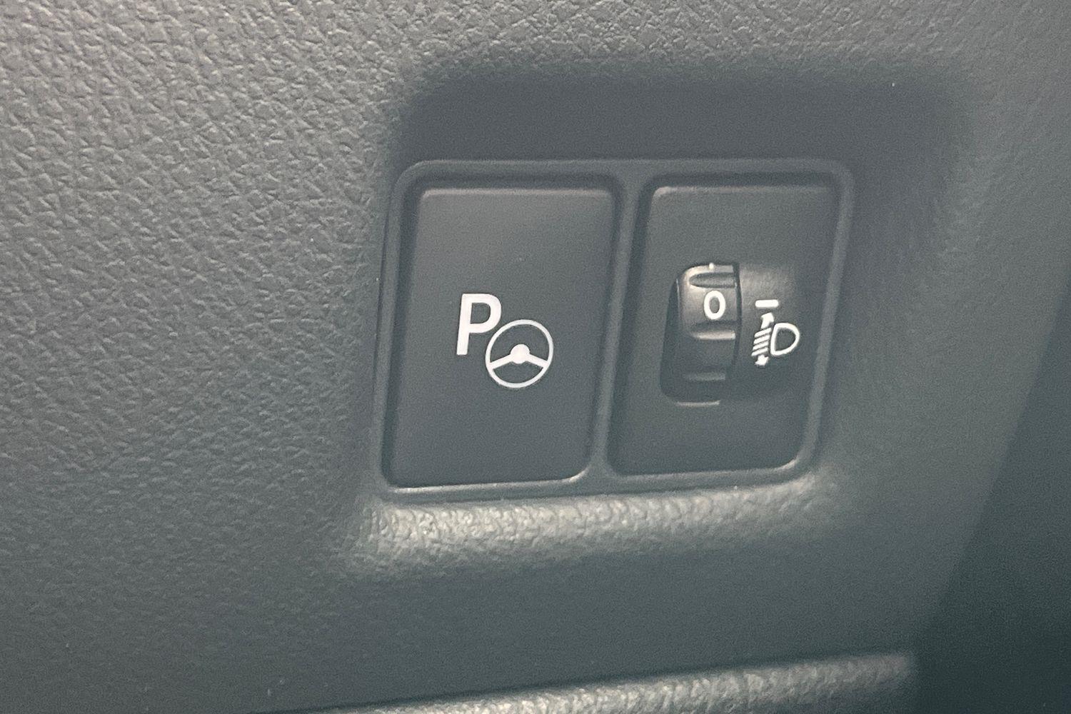 Toyota C-HR Photo 37