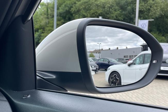 VOLKSWAGEN T-Roc Photo 38