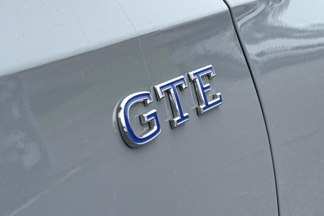 VOLKSWAGEN Golf Photo 36
