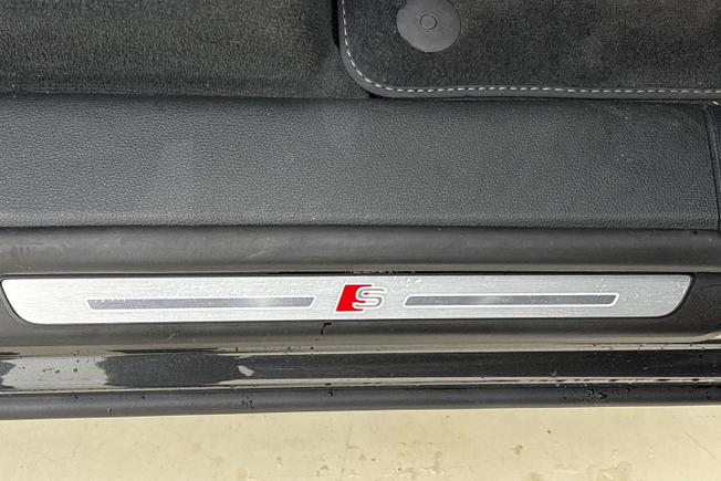 Audi Q8 Photo 23
