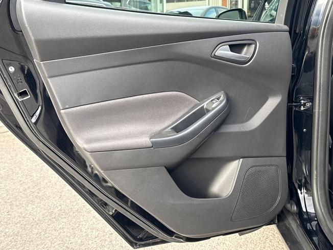 FORD Focus Photo 44