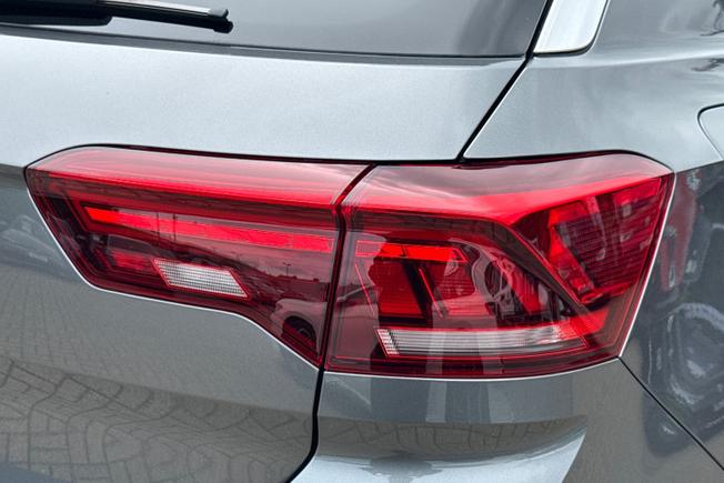 VOLKSWAGEN T-Roc Photo 18