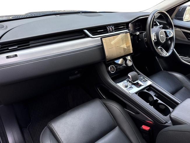 JAGUAR F-Pace Photo 2