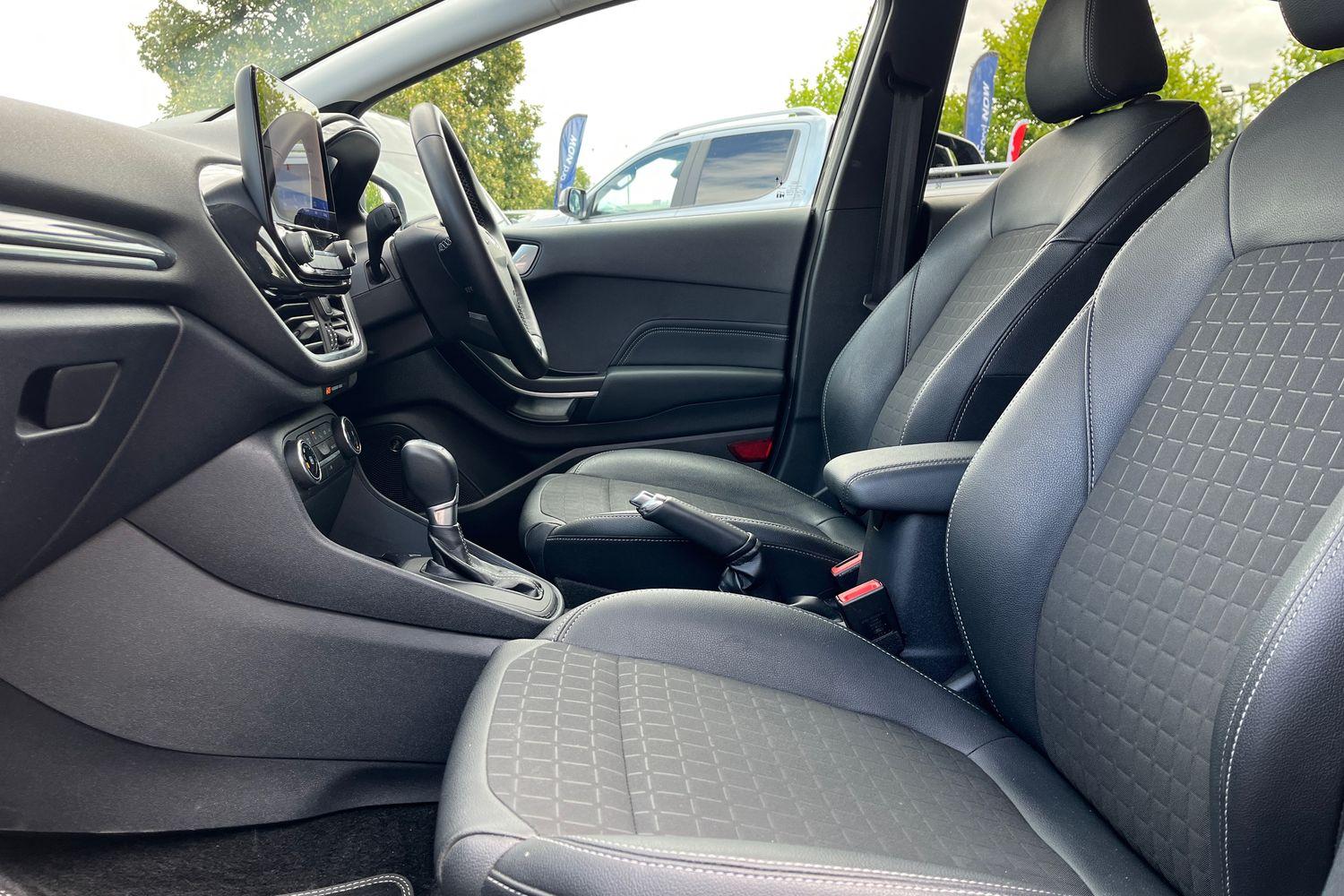 Ford FIESTA Photo 18