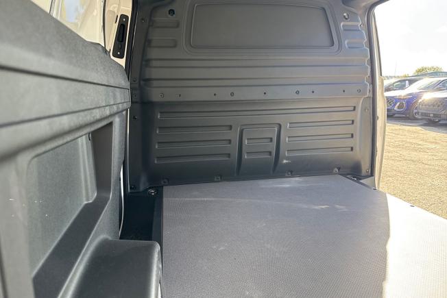 VOLKSWAGEN ID. BUZZ Cargo Photo 29