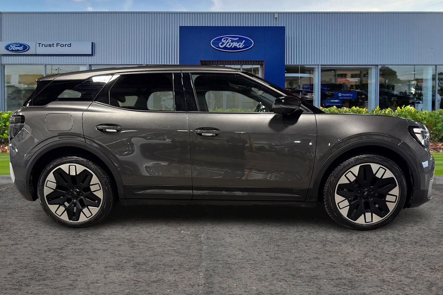 Ford Explorer Photo 2