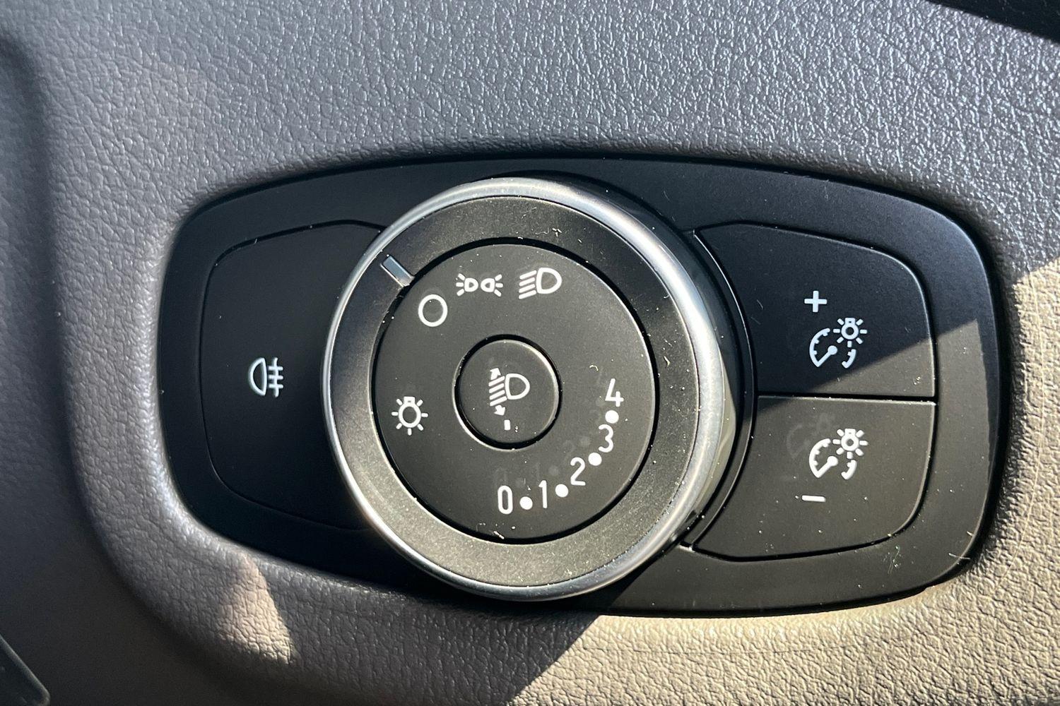 Ford TRANSIT CONNECT Photo 31