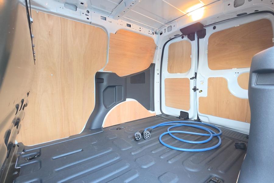 Ford E-TRANSIT COURIER Photo autoimg-1d75011eeea3698b88b17918596a985bfabaf0cc.jpg