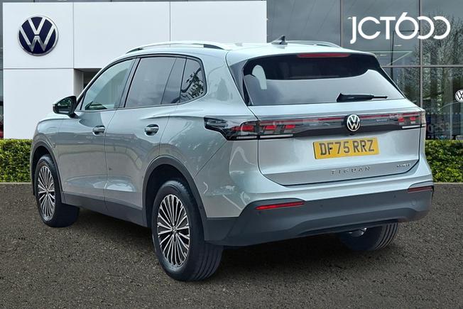 VOLKSWAGEN Tiguan Photo 3
