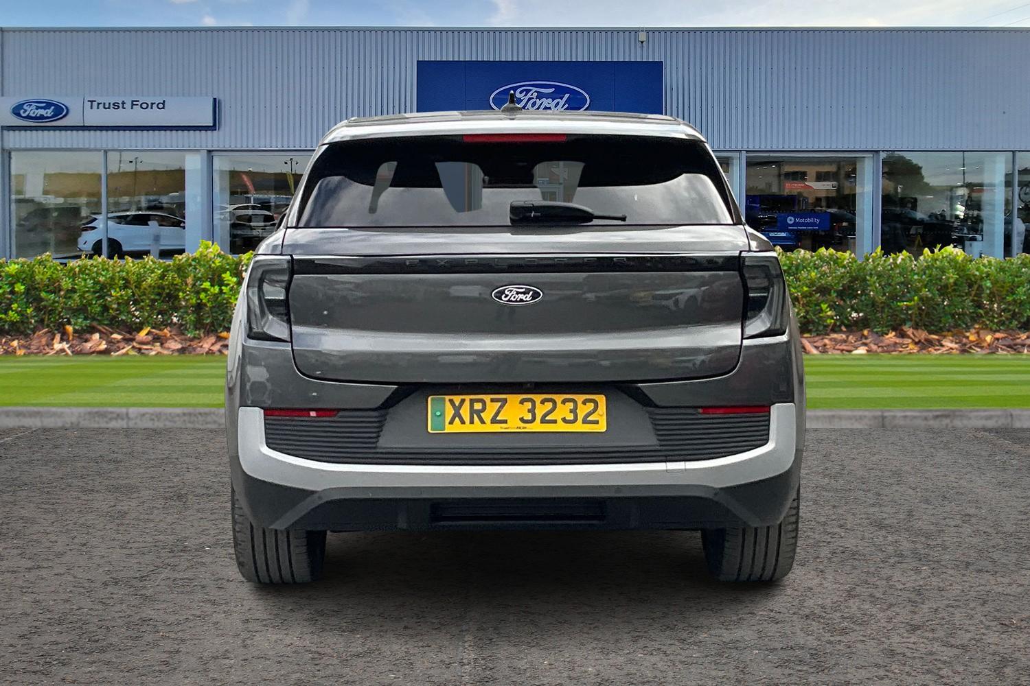 Ford Explorer Photo 6