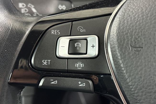 VOLKSWAGEN Golf Photo 16