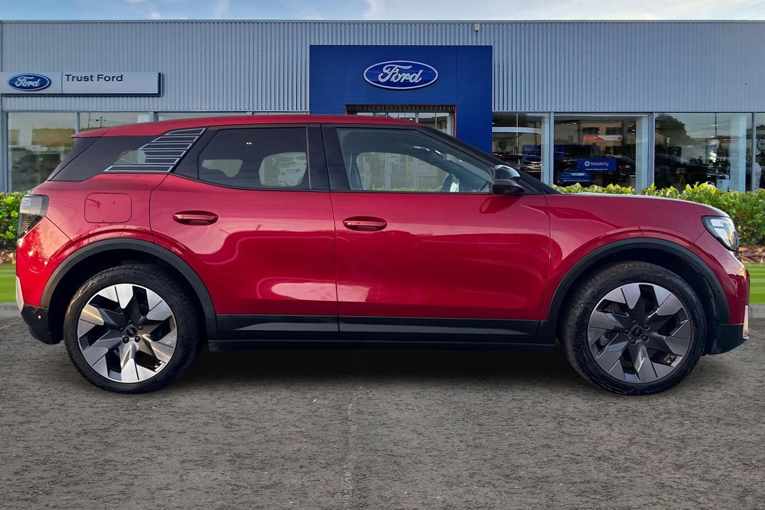 Ford Explorer Photo 2