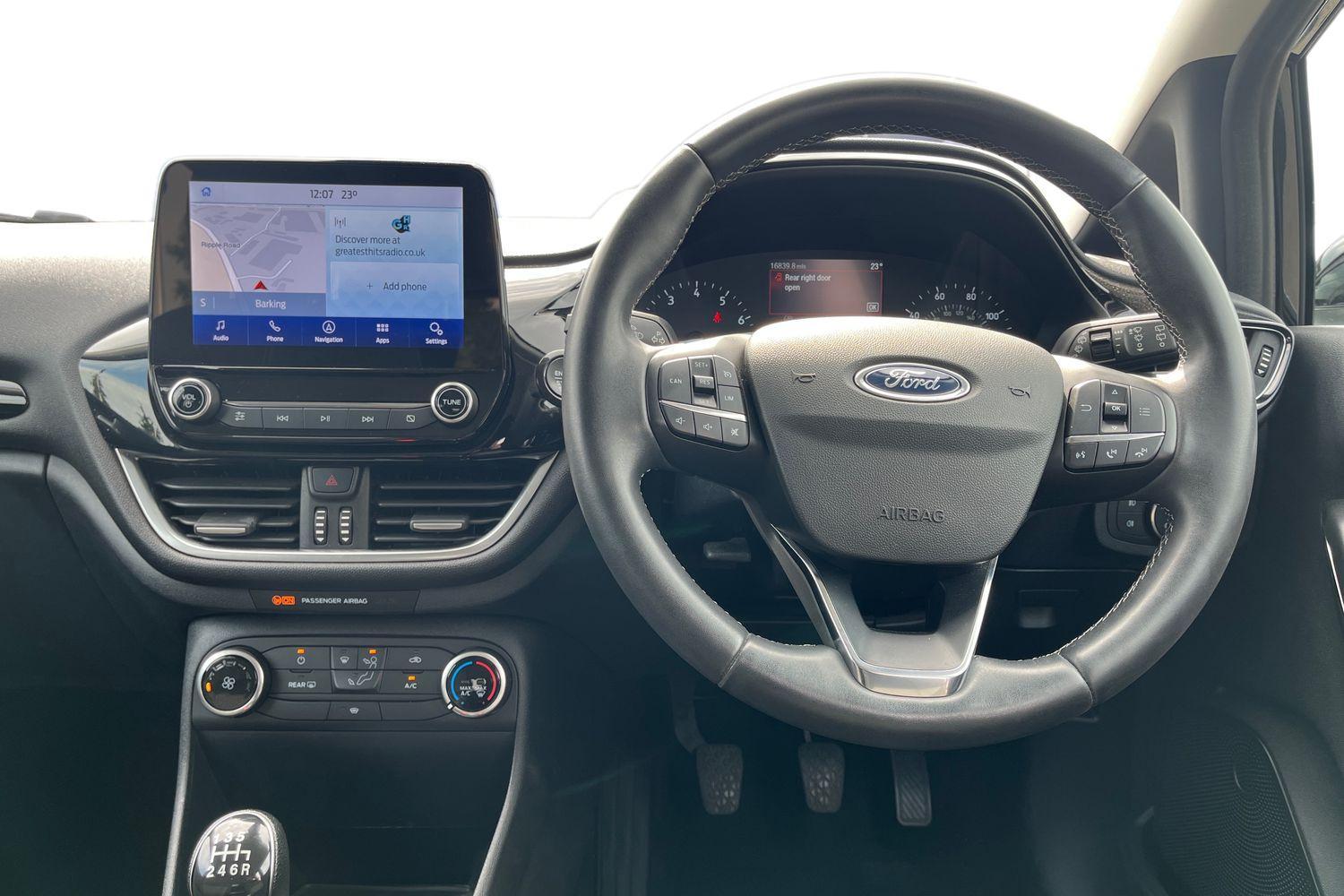 Ford FIESTA Photo 10
