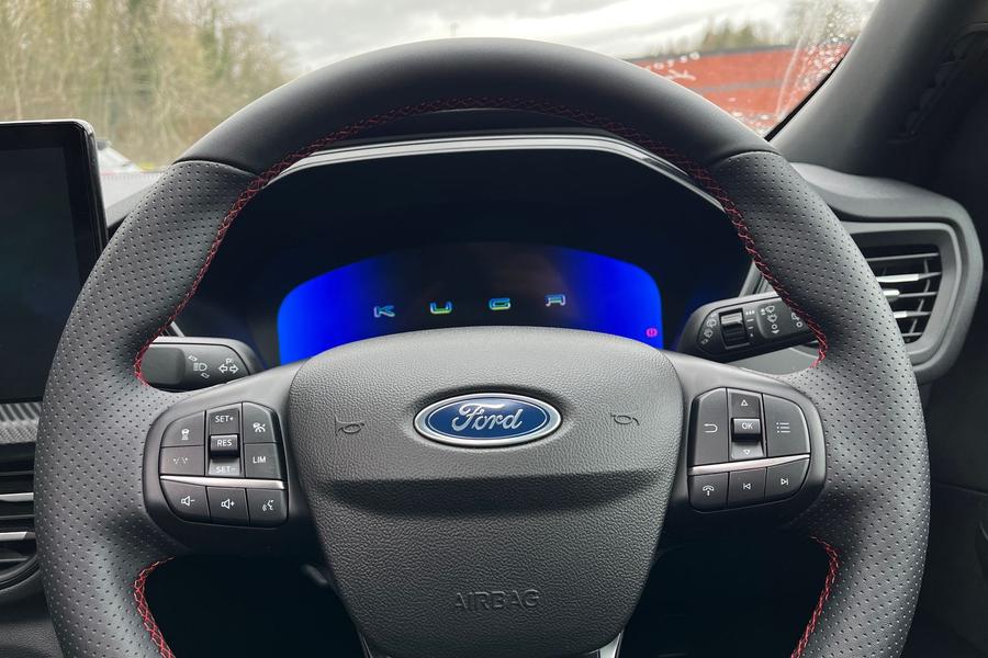 Ford Kuga Photo autoimg-1d8c0bf6737c8d08f903011325cfcadc4c95c7ba.jpg