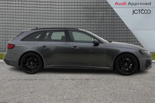 Audi RS4 Photo 4