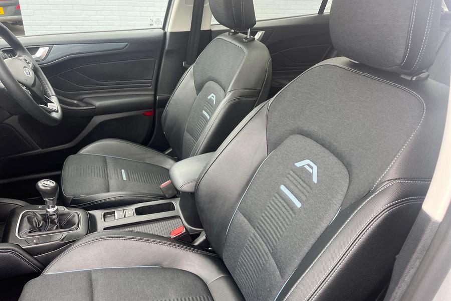 Ford FOCUS Photo autoimg-1d90f52f11d73a65423715daf841fa3f900285cd.jpg