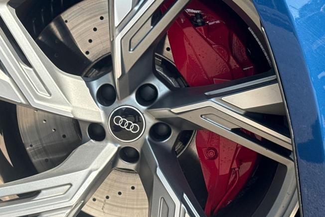 Audi RS6 Avant Photo 21