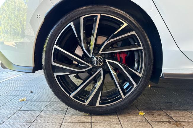 VOLKSWAGEN Golf Photo 5