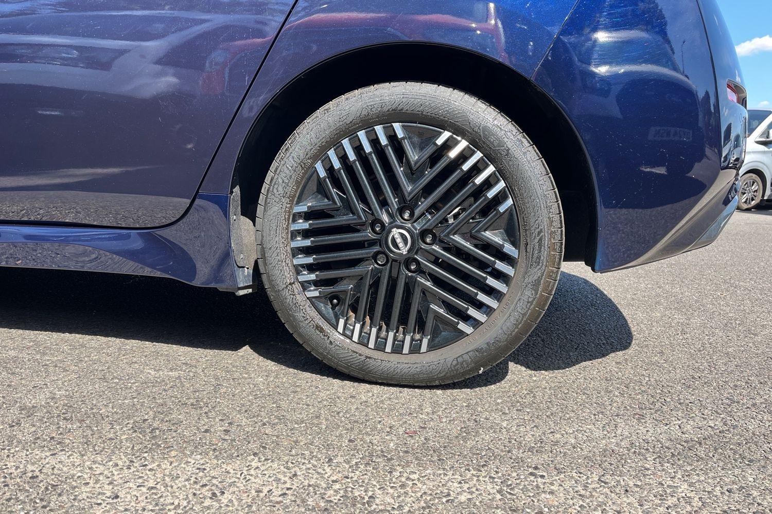 Nissan LEAF Photo 7
