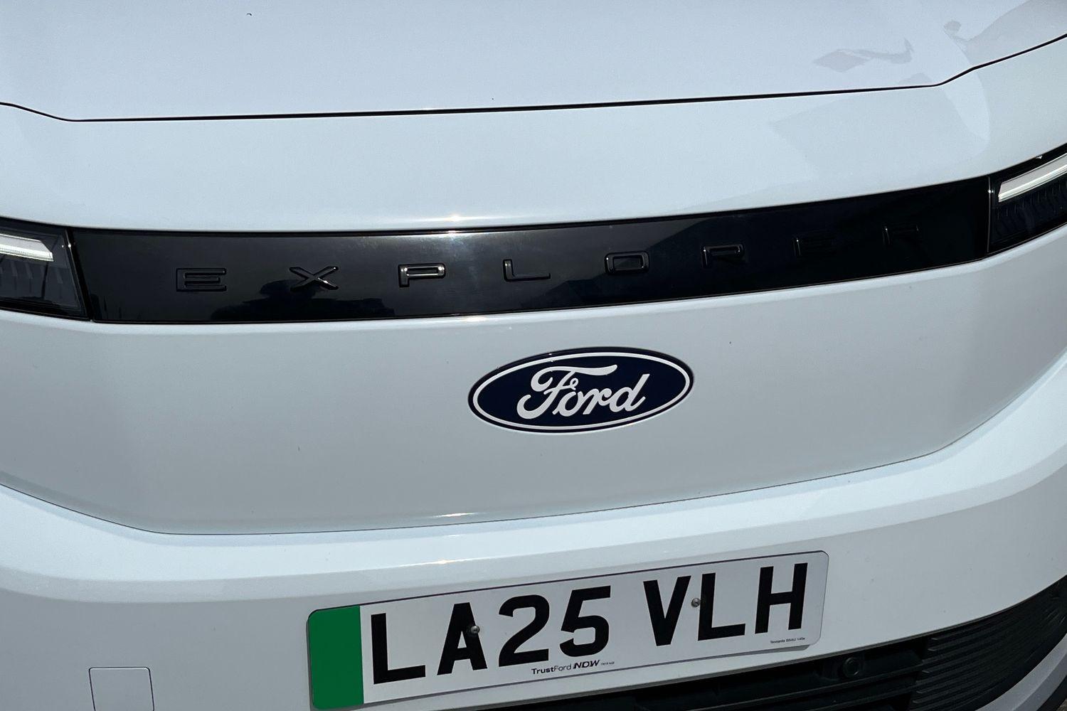 Ford Explorer Photo 39