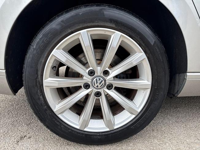 VOLKSWAGEN Passat Photo 32