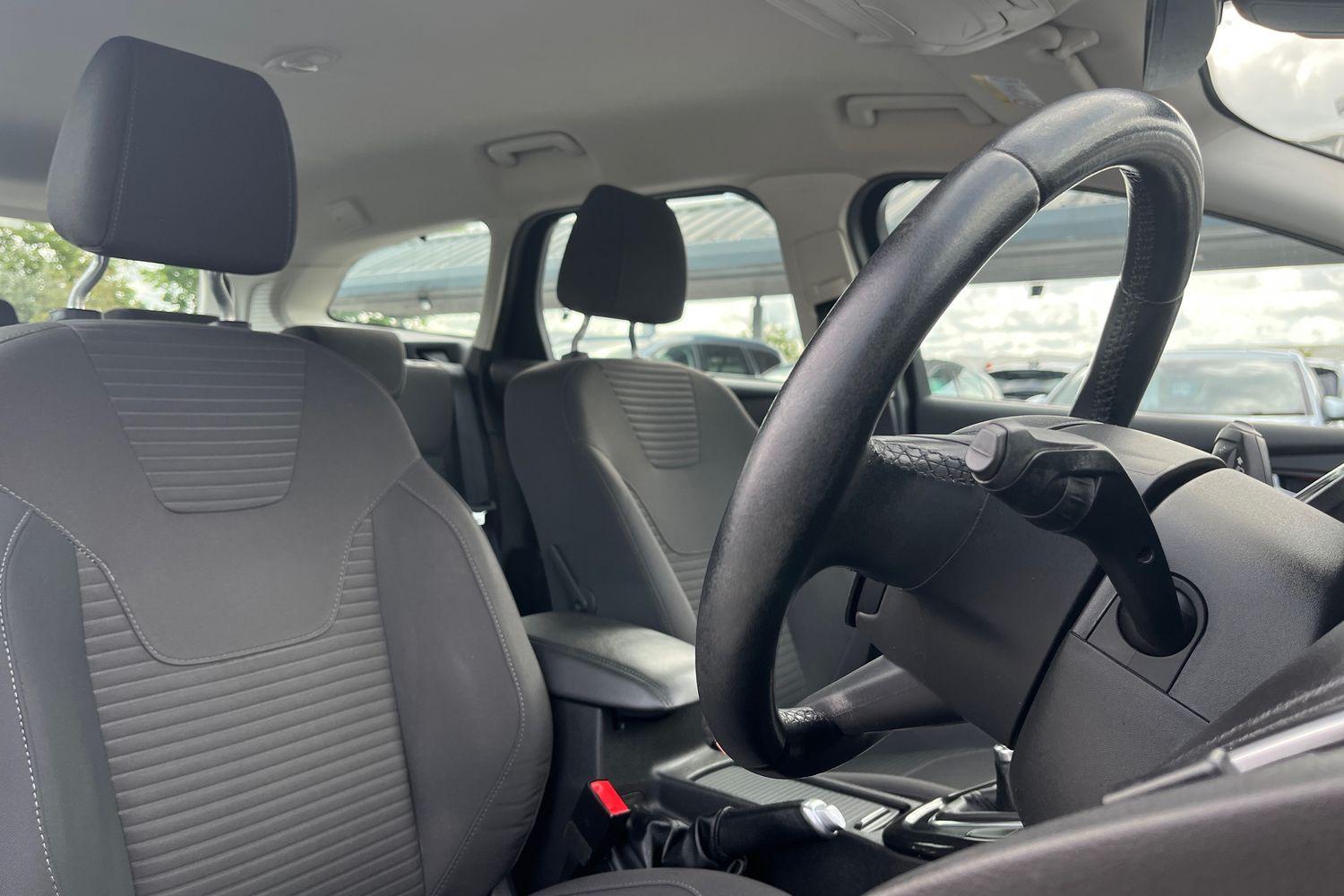 Ford Focus Photo 16