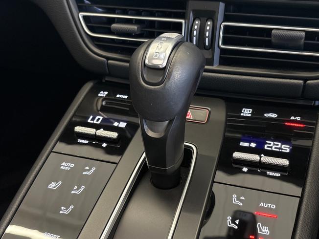 PORSCHE Macan Photo 12