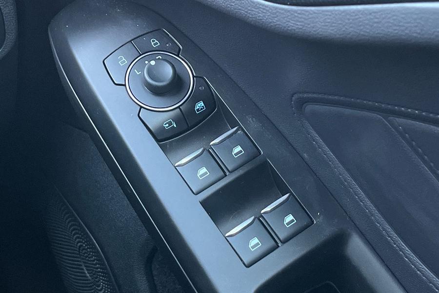 Ford Focus Photo autoimg-1dae494bab9d1fe9a9d7b7f6f2421247afe29582.jpg
