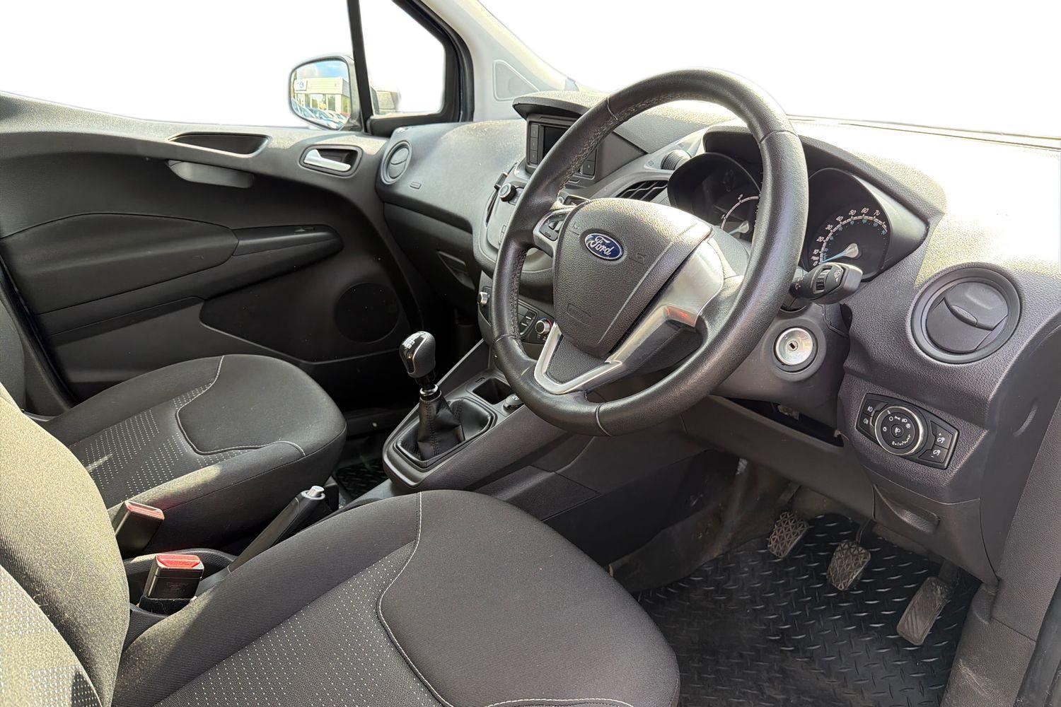 Ford TRANSIT COURIER Photo 13