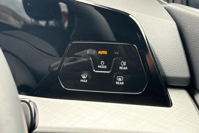 VOLKSWAGEN Golf Photo 49