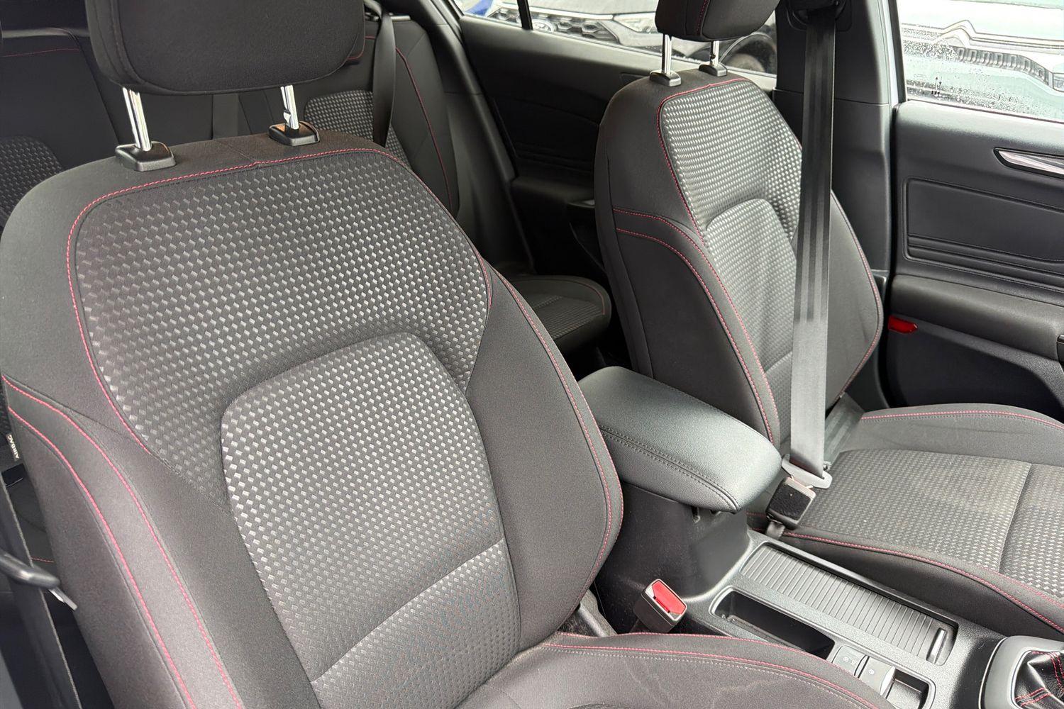 Ford Focus Photo 16