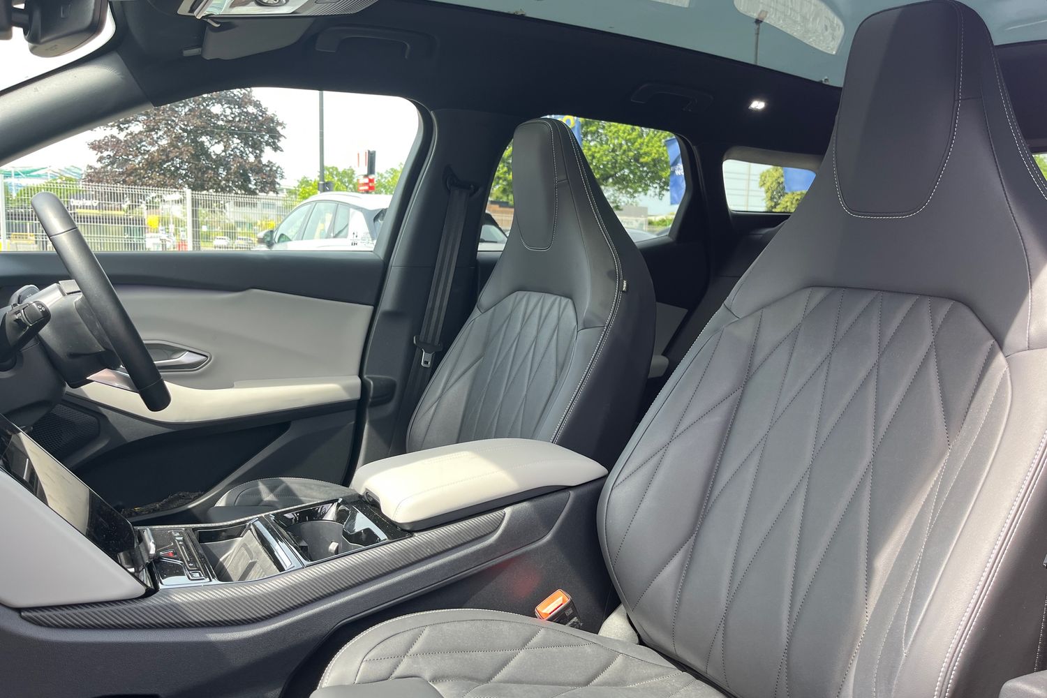 Ford Explorer Photo 18