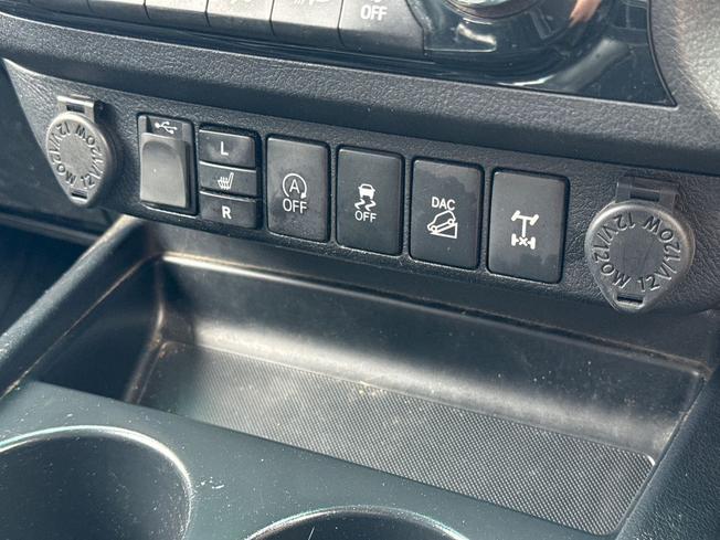 TOYOTA Hilux Photo 53