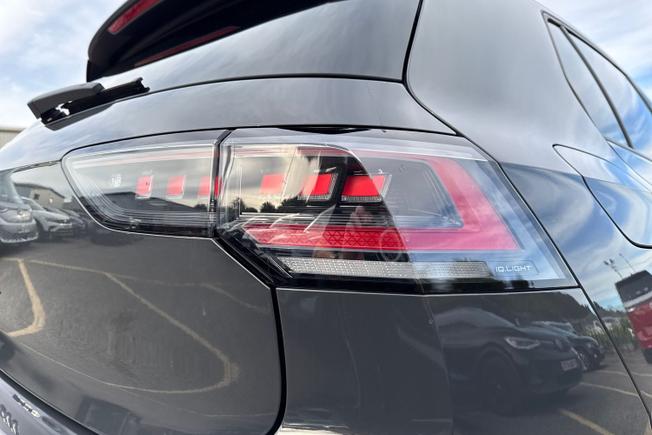 VOLKSWAGEN Golf Photo 18