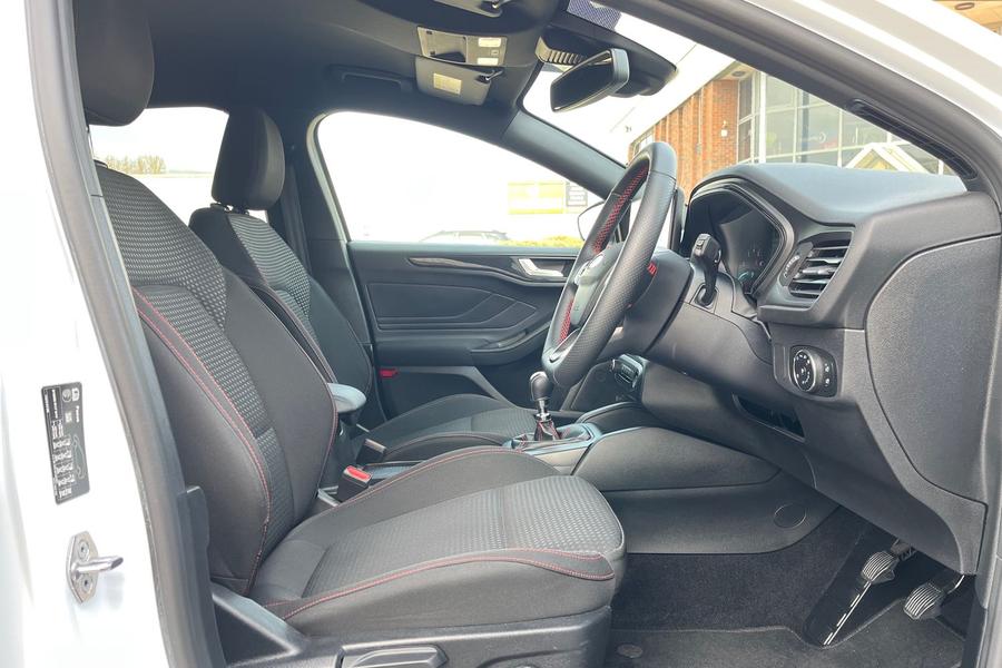 Ford Focus Photo autoimg-1dc5a15568787a5c9b437c3141c6d9e44b9009c7.jpg