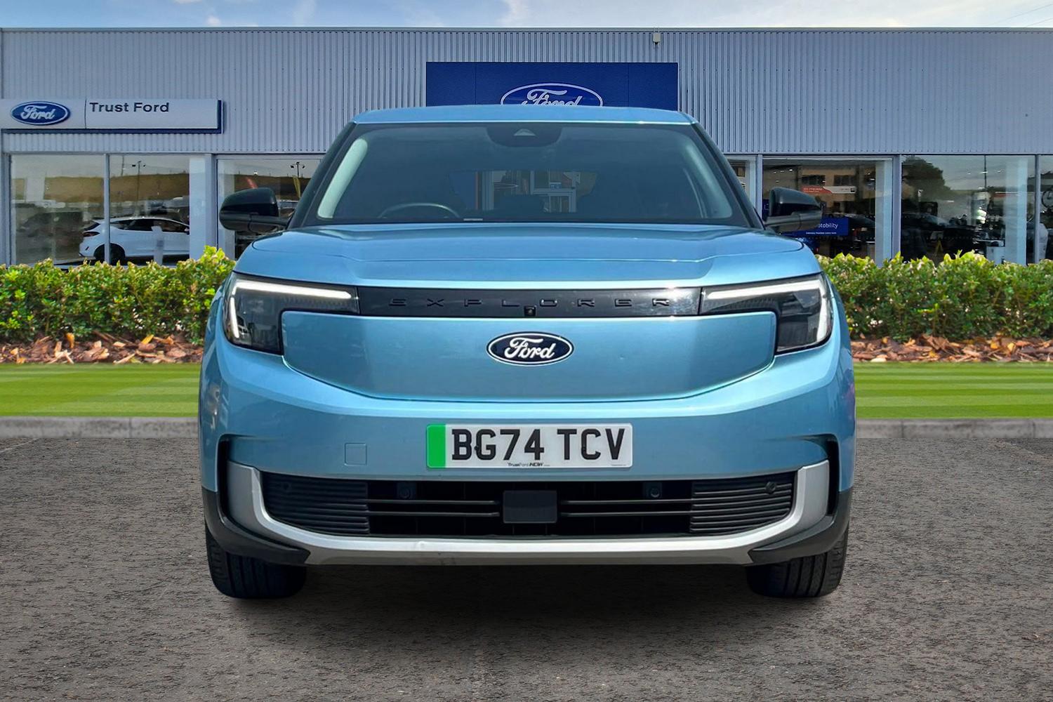 Ford EXPLORER Photo 5
