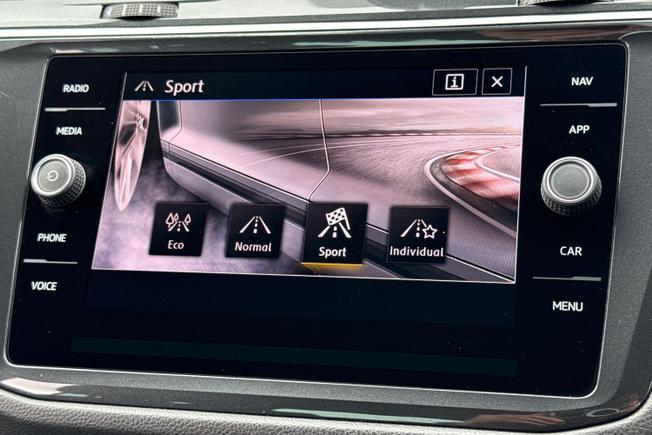 VOLKSWAGEN Tiguan Photo 28