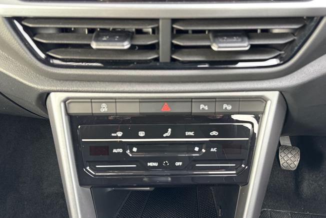 Volkswagen T-Roc Photo 21